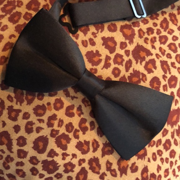 NWOT formal matte black bowtie, pre-tied - Picture 16 of 16